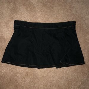 Little mini black skirt !!